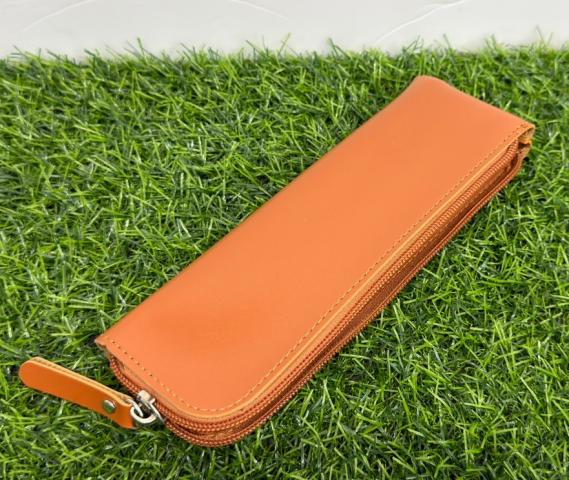 (焦糖色)新款氣質皮革拉鍊筆袋（復古簡約）收納